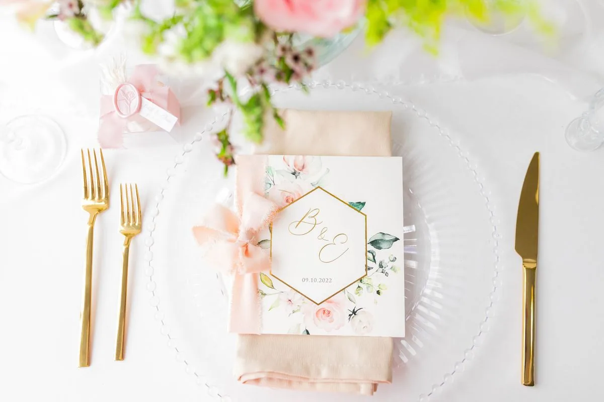 Preparativos para una boda. Imagen de referencia para una marca ficticia.